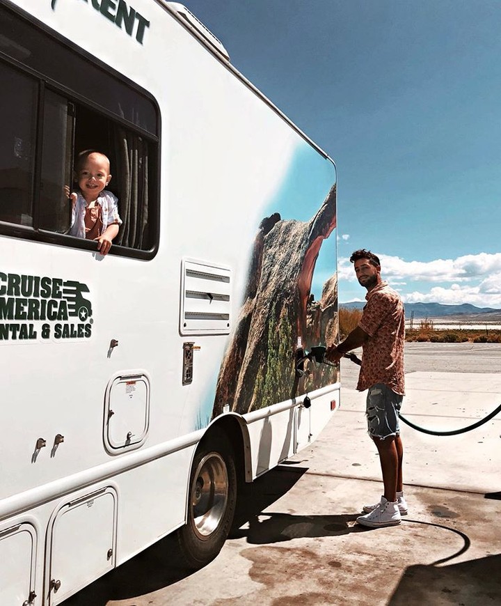 Cruise-America-RV-vs-Camper-eddy_papeoo.jpg